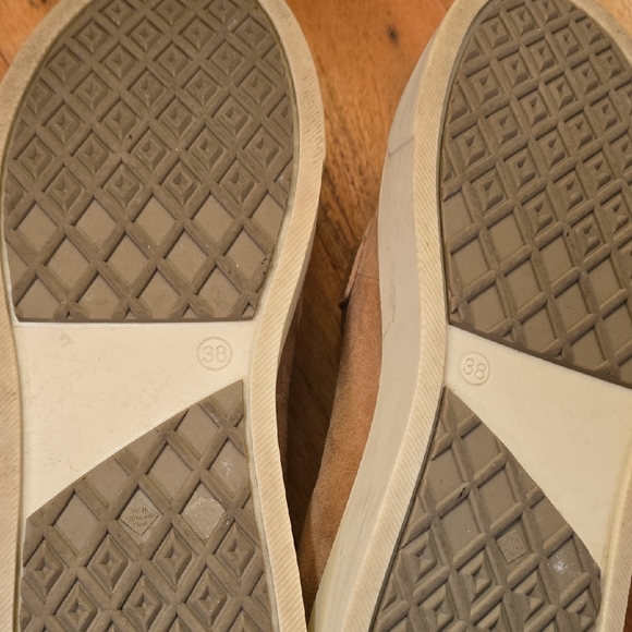 Softwaves Tan Suede Loafers with Cream Accents Size 7.5 - Picture 9 of 16
